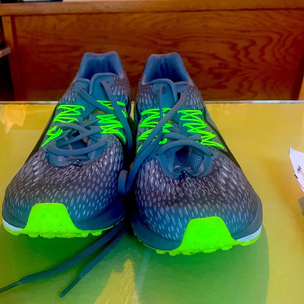 Nike zoom Wii Flo 5 sneaker Size 10, Grey